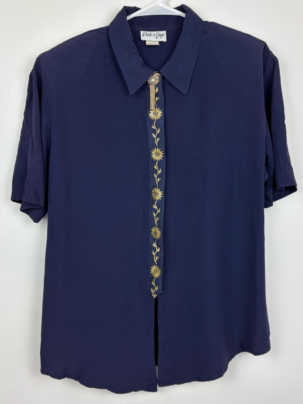 Vintage Faux Brooch Navy Short Sleeve Button-Down w/ Gold Floral Embroidery Chic